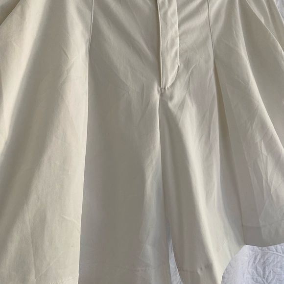 Lulu lemon shorts - in brand new condition - Picture 4 of 4